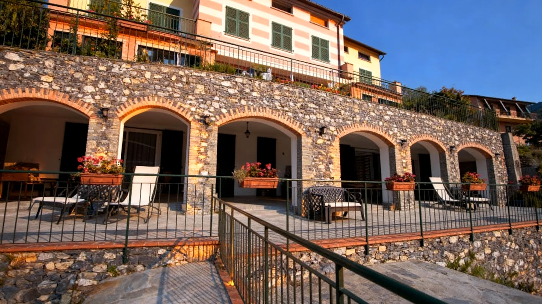 Un posto al sole 2025-12-15T10:54:56.052Z"